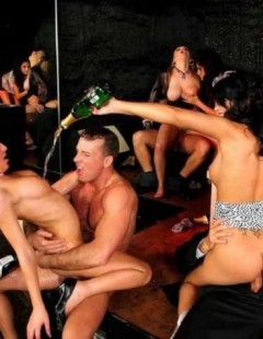 Публичный секс народа в порно клубе