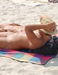 Роскошные формы обнаженных девчонок на пляже (15 фото эротики)